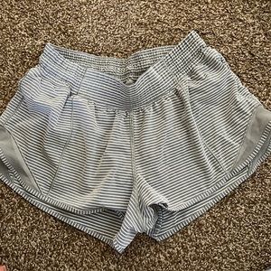 Lululemon Hotty Hot 2.5” shorts, size 6